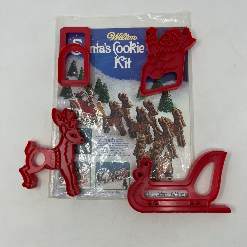 Vintage Wilton Santas Cookie Sleigh Kit Red Plastic 4 Piece Set 1983 w/Booklet